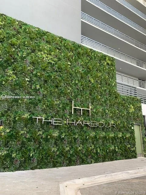 16385 Biscayne Blvd # 1702, North Miami Beach, FL 33160 photo 2