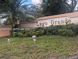 2715 W 66th St # 13-21, Hialeah, FL 33016