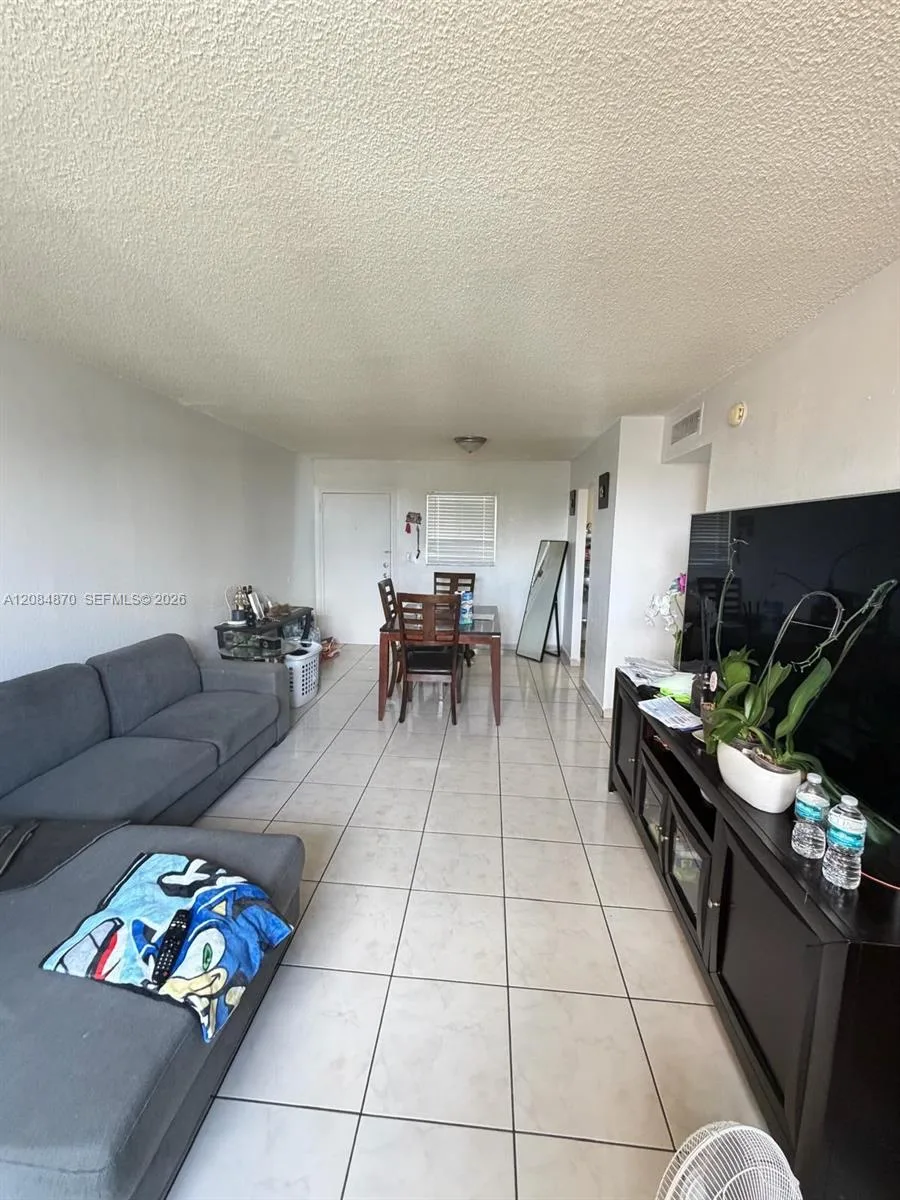 606 W 81st St # 202, Hialeah, FL 33014