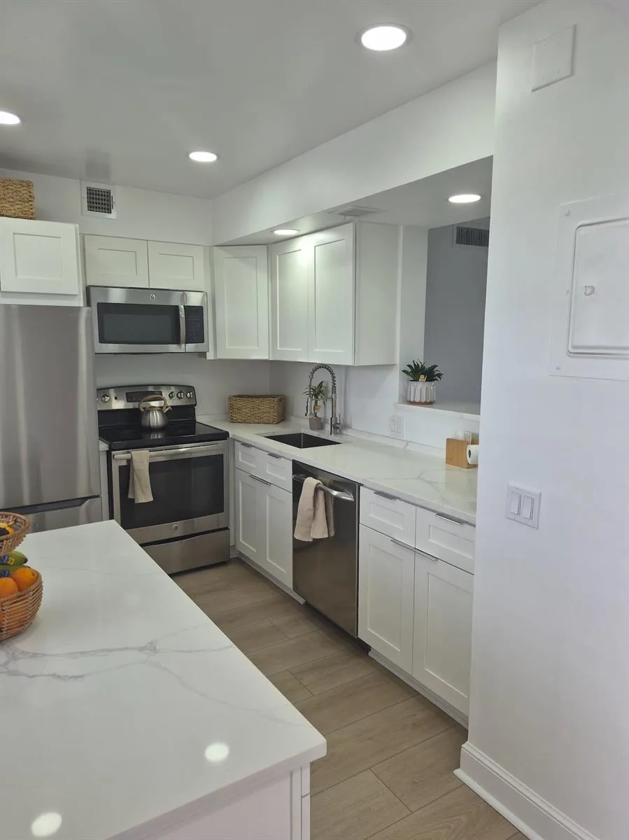 3050 N PALM AIRE Drive # 702, Pompano Beach, FL 33069 photo 3