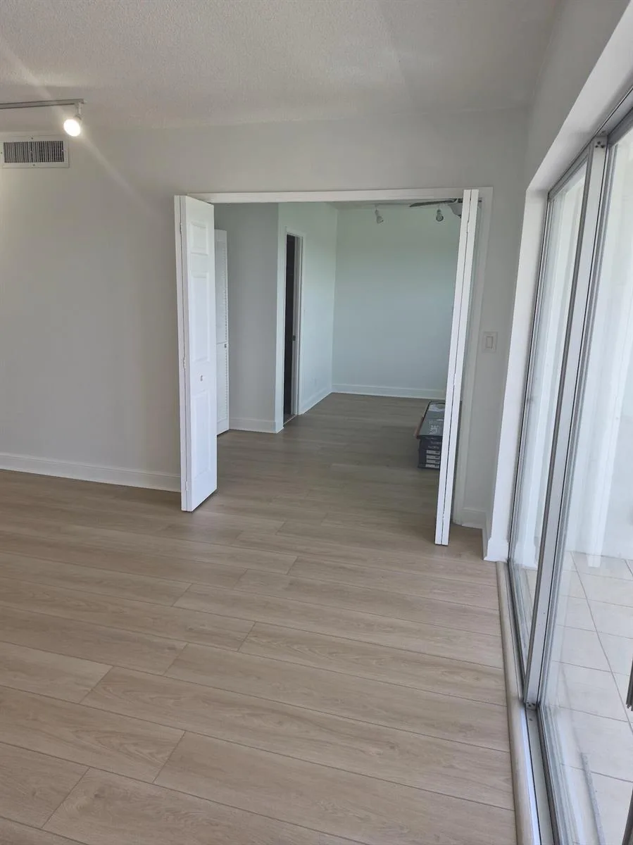 3050 N PALM AIRE Drive # 702, Pompano Beach, FL 33069 photo 8