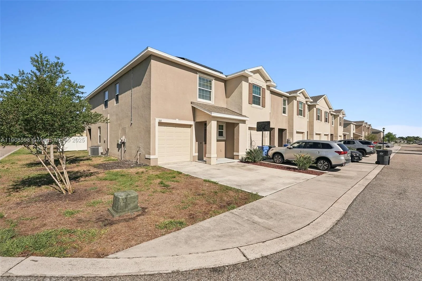 508 Glenn Cross Dr, Other City - In The State Of Florida, FL 33570 photo 2