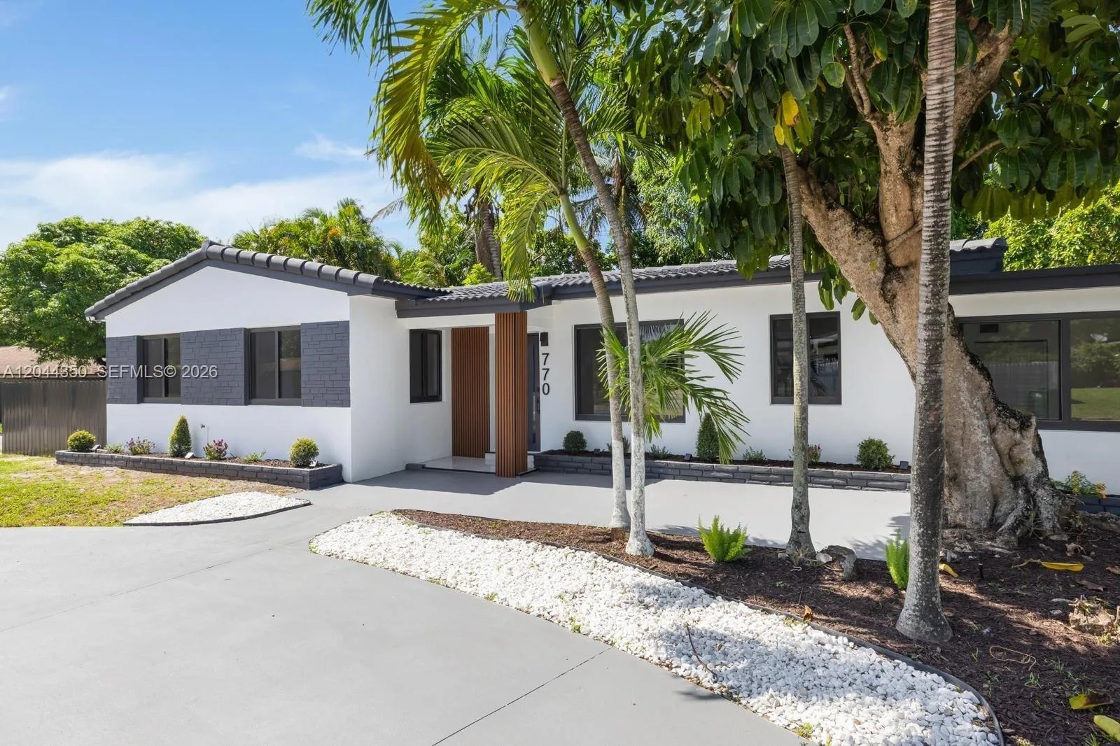 770 NE 160th St, Miami, FL 33162 photo 4