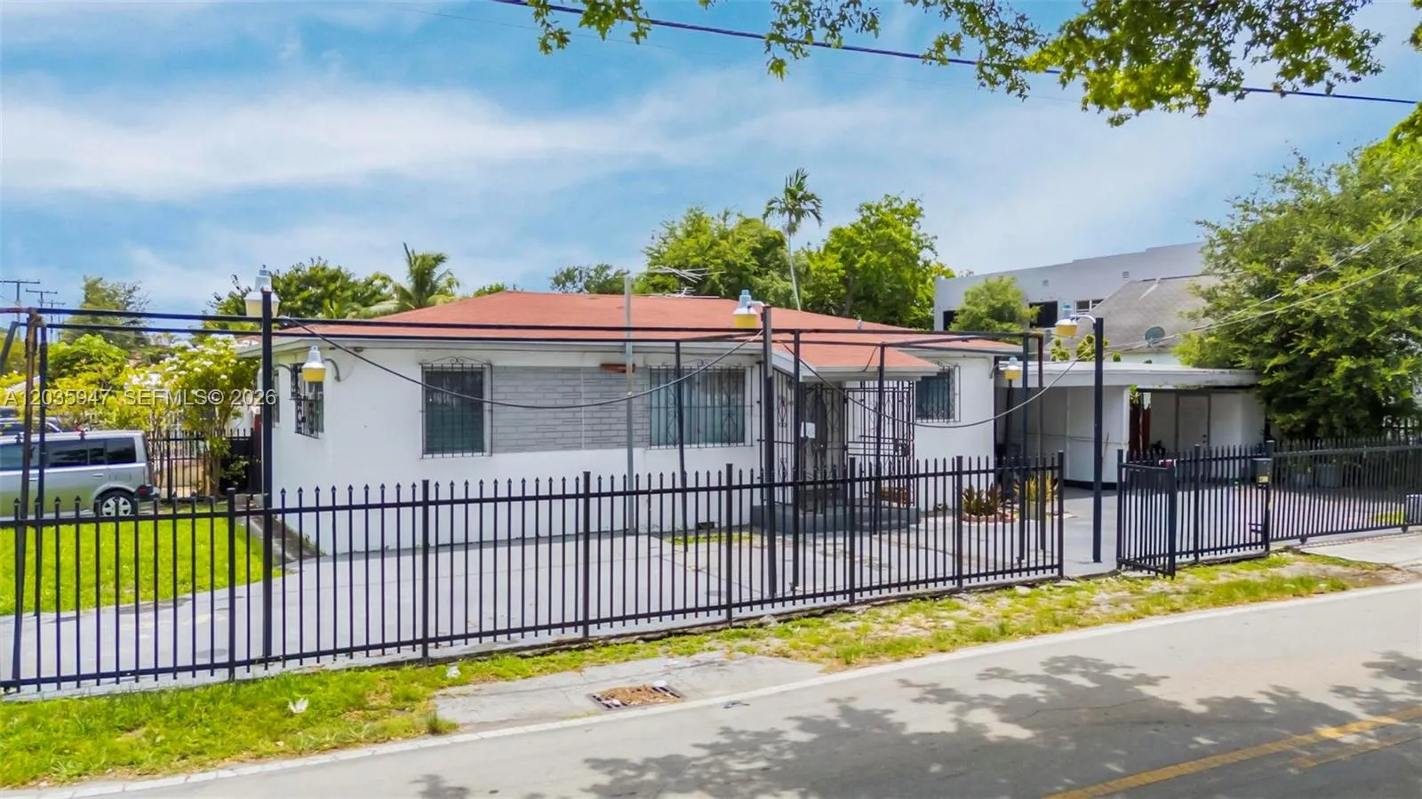 2300 NW 9th St, Miami, FL 33125