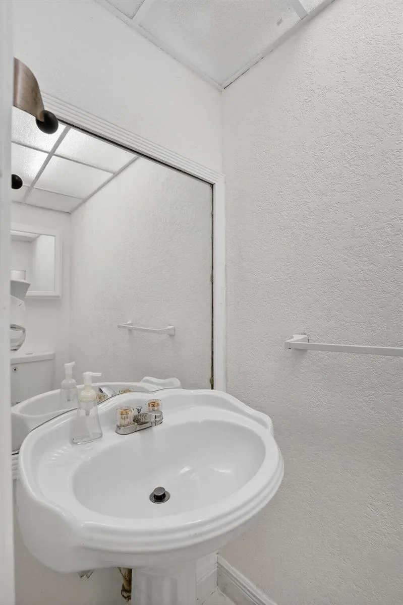 11556 NW 1ST Street, Plantation, FL 33325 photo 4