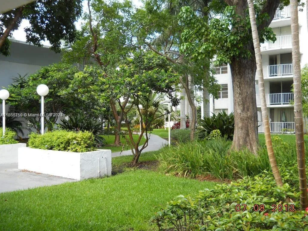 498 NW 165th St Rd # D-607, Miami, FL 33169 photo 2