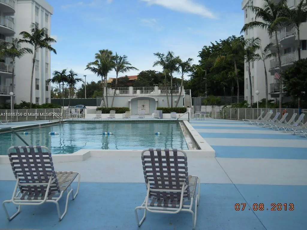 498 NW 165th St Rd # D-607, Miami, FL 33169 photo 3