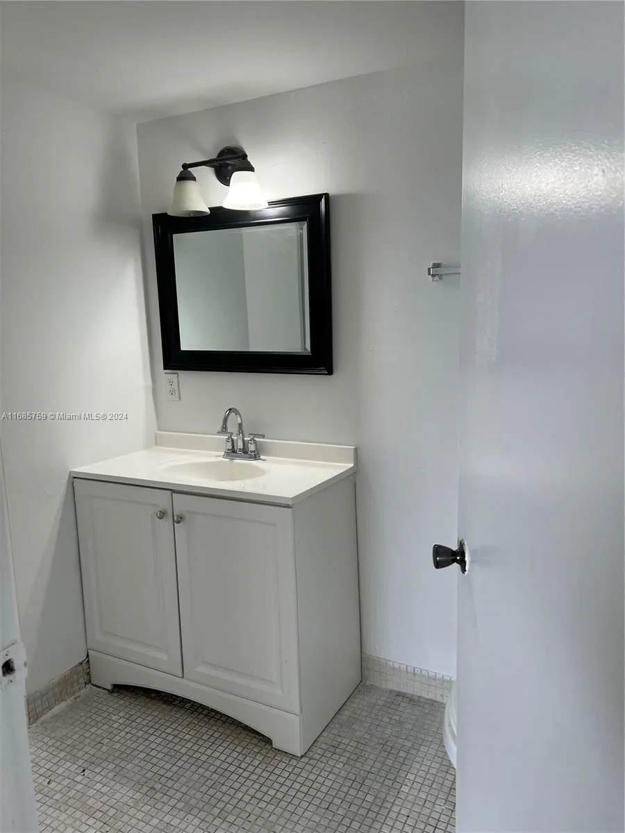 498 NW 165th St Rd # D-607, Miami, FL 33169 photo 6