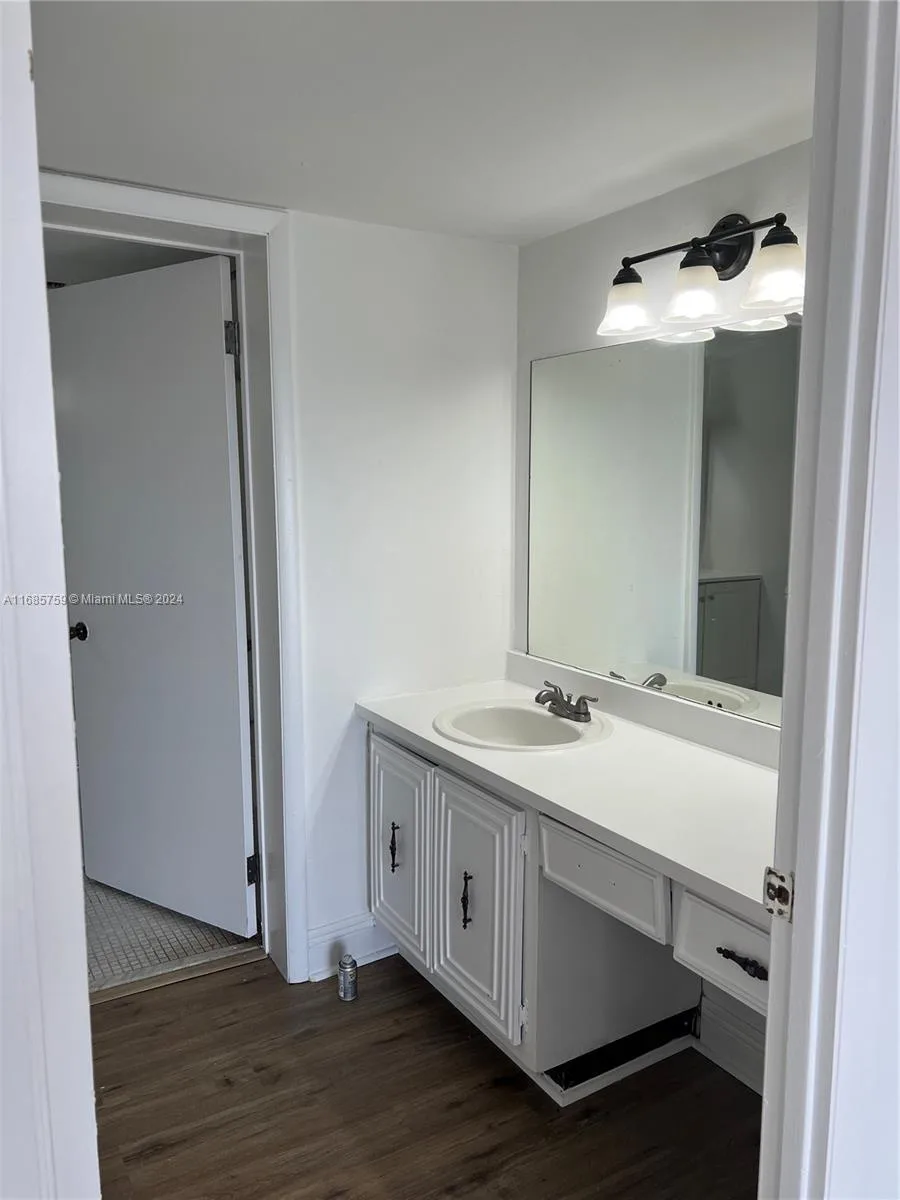 498 NW 165th St Rd # D-607, Miami, FL 33169 photo 8