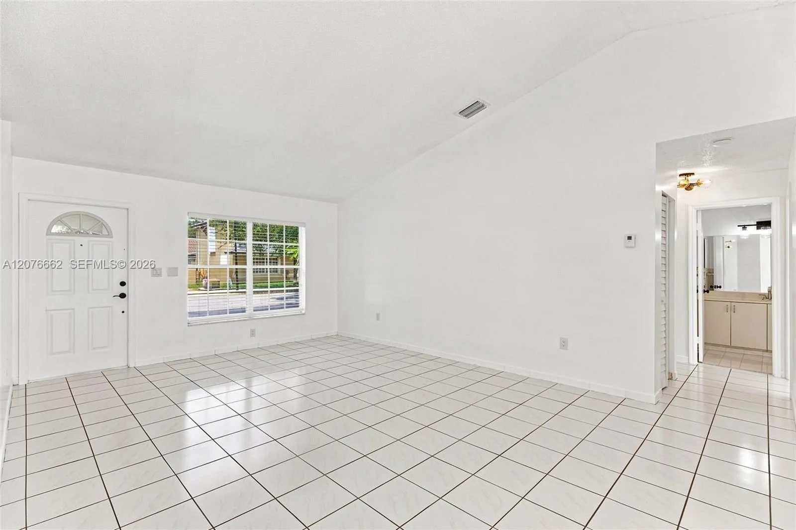 19181 NW 89th Ave, Hialeah, FL 33018 photo 5