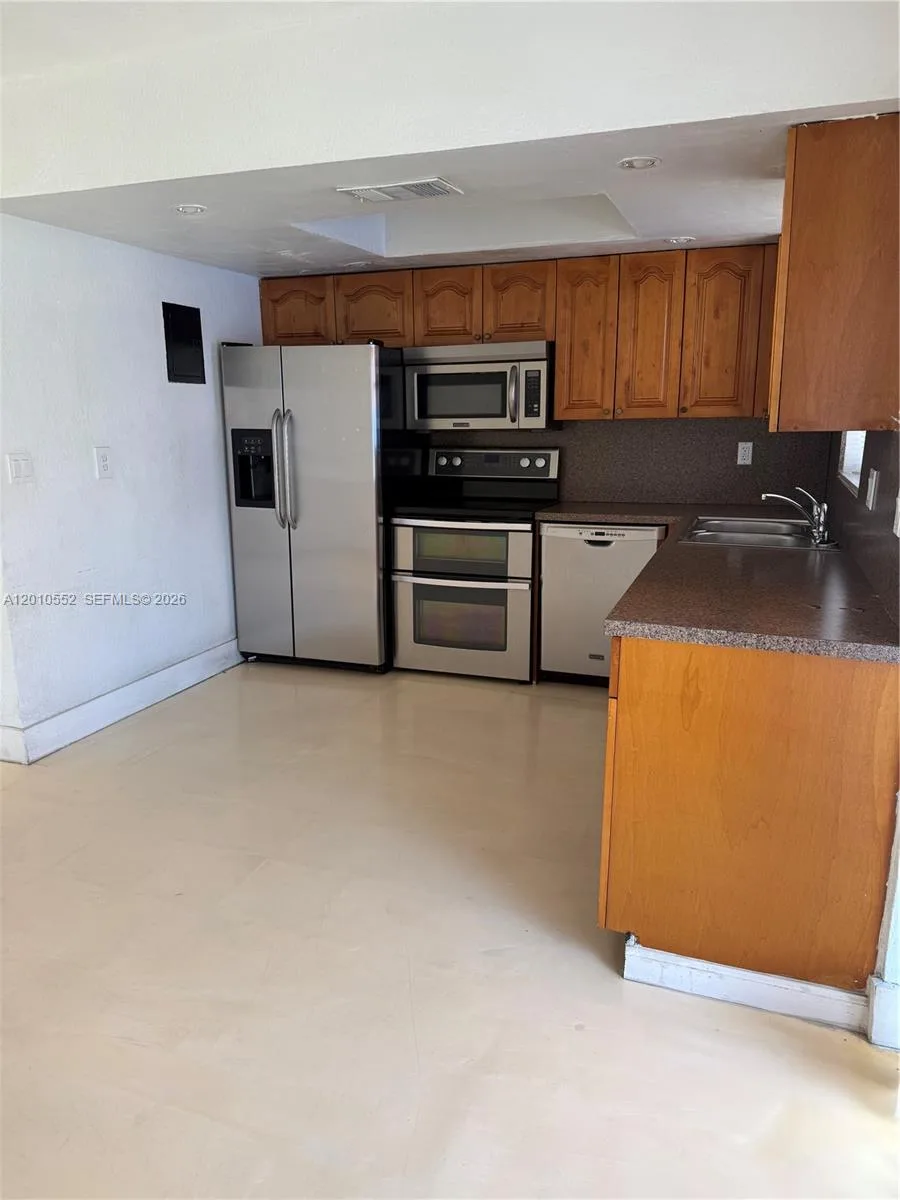 5231 NW 27th St # 8A, Lauderhill, FL 33313 photo 2