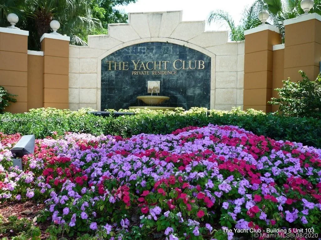 19501 E Country Club Dr # 104, Aventura, FL 33180