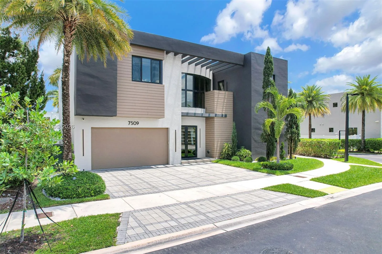 7509 NW 99th Ave, Doral, FL 33178 photo 2
