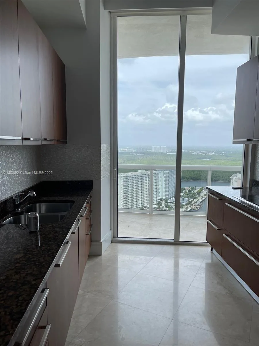 15901 Collins Ave # 3405, Sunny Isles Beach, FL 33160 photo 4