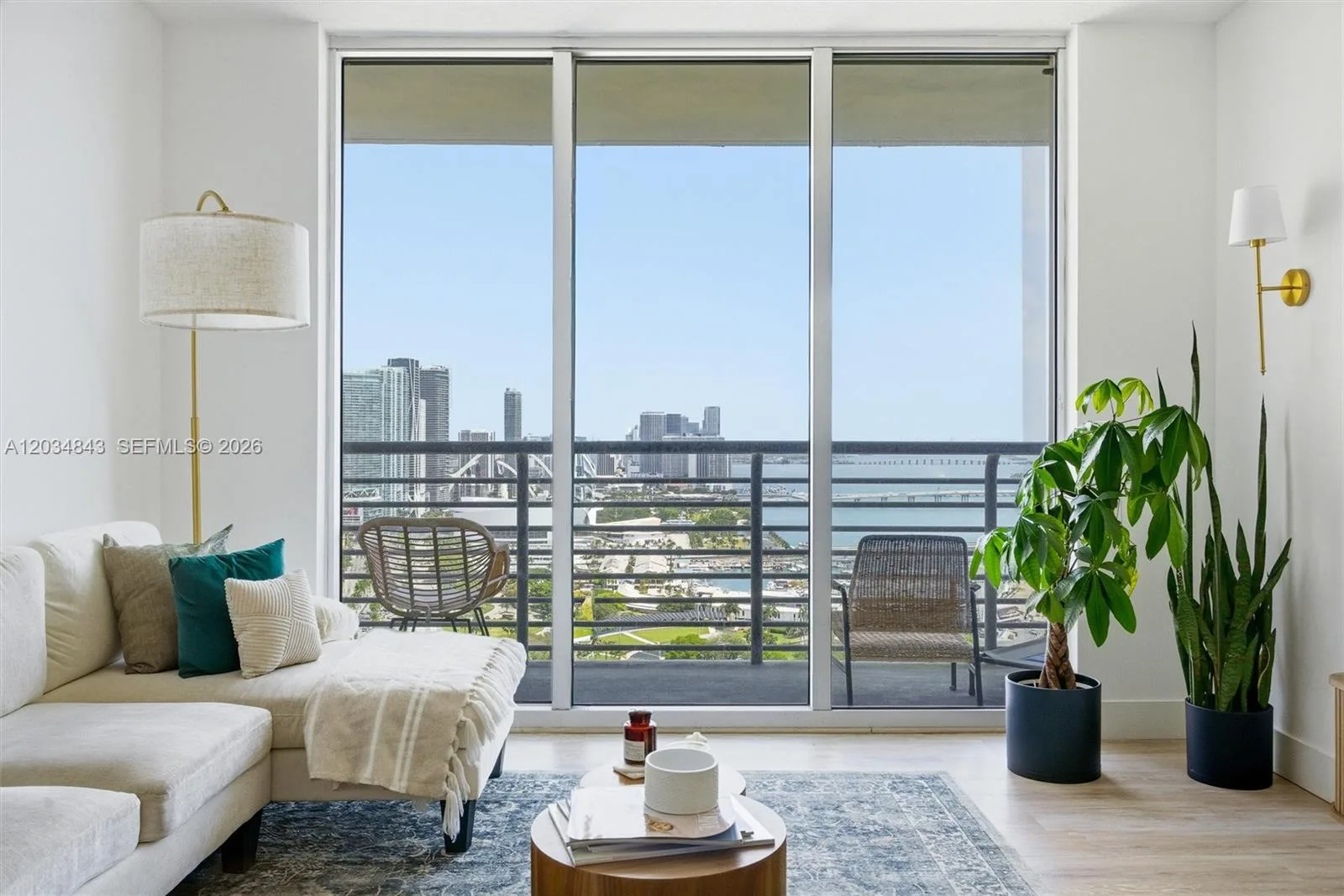325 S Biscayne Blvd # 4022, Miami, FL 33131