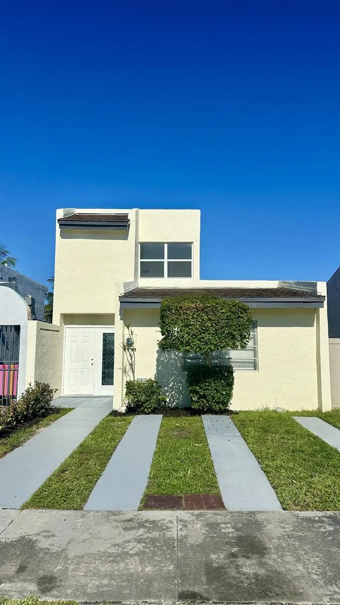 4300 W 10th Court, Hialeah, FL 33012