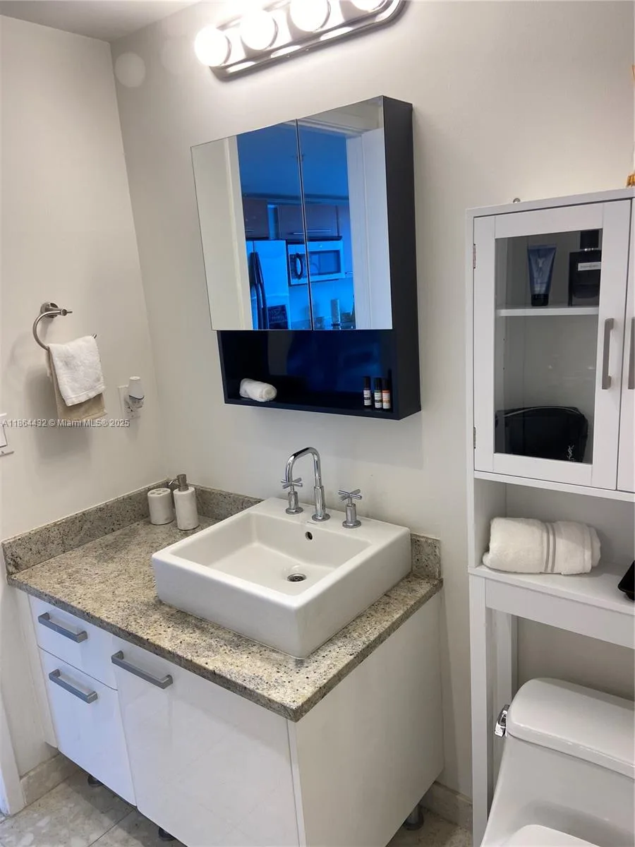 185 SW 7th St # 3206, Miami, FL 33130 photo 10