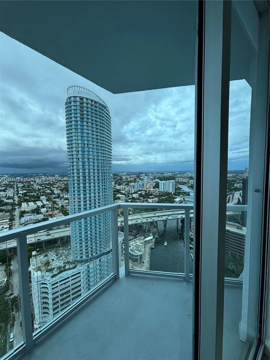 185 SW 7th St # 3206, Miami, FL 33130 photo 13