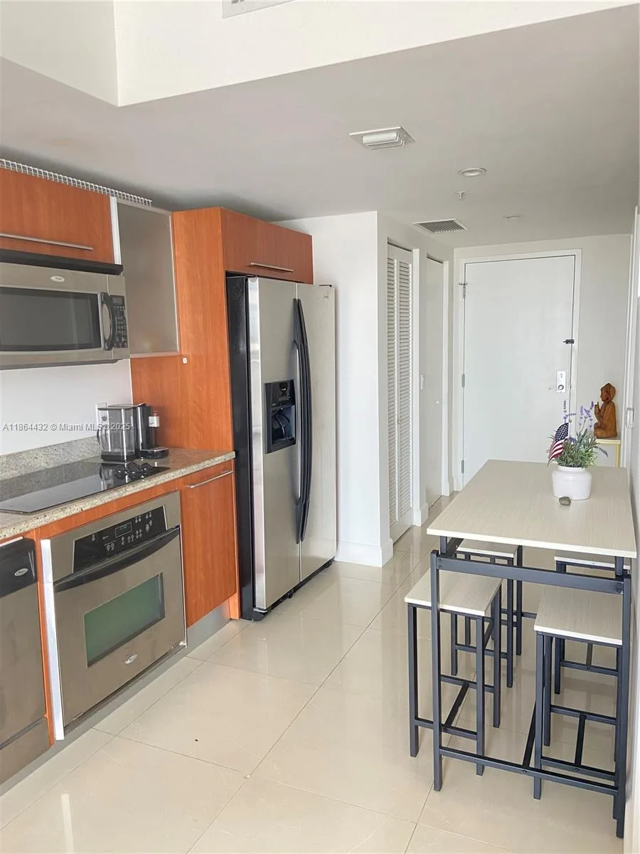 185 SW 7th St # 3206, Miami, FL 33130 photo 8