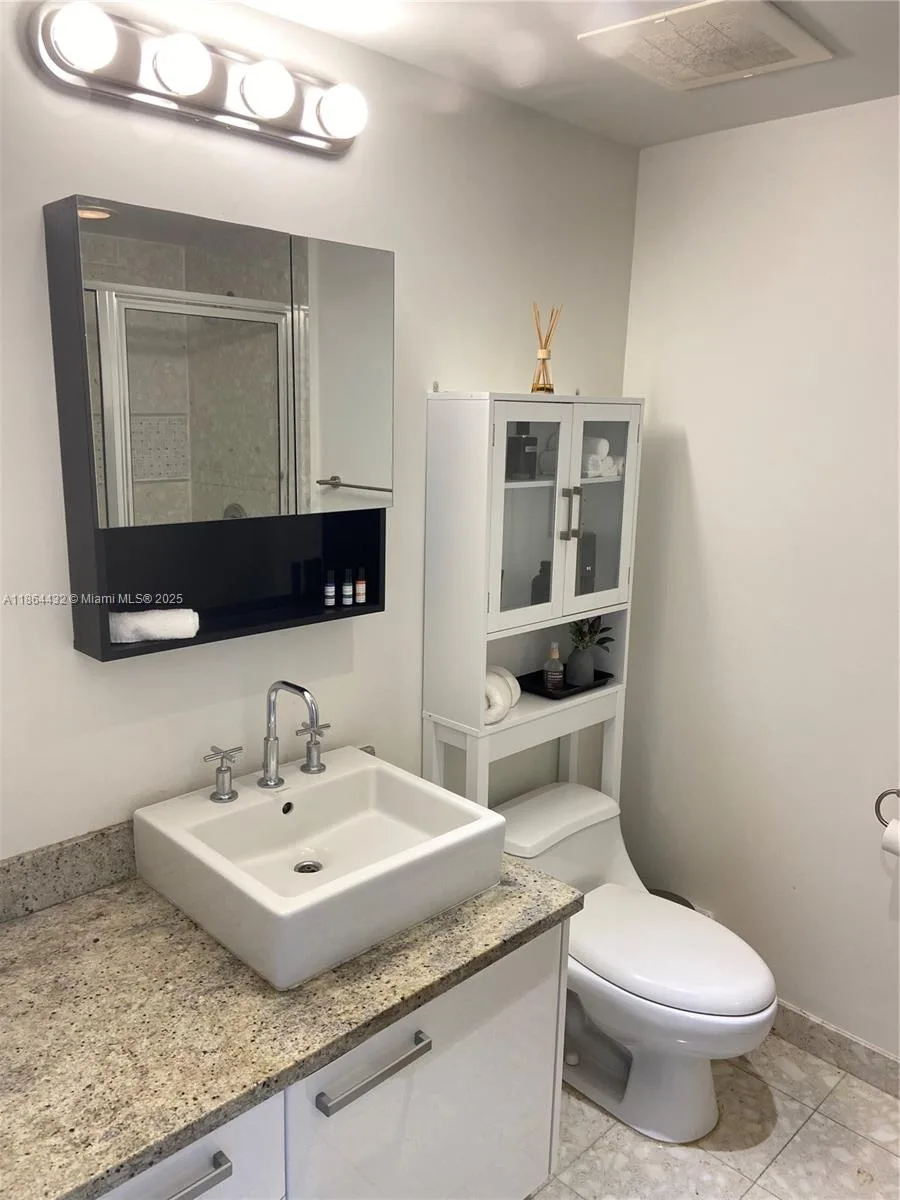 185 SW 7th St # 3206, Miami, FL 33130 photo 9