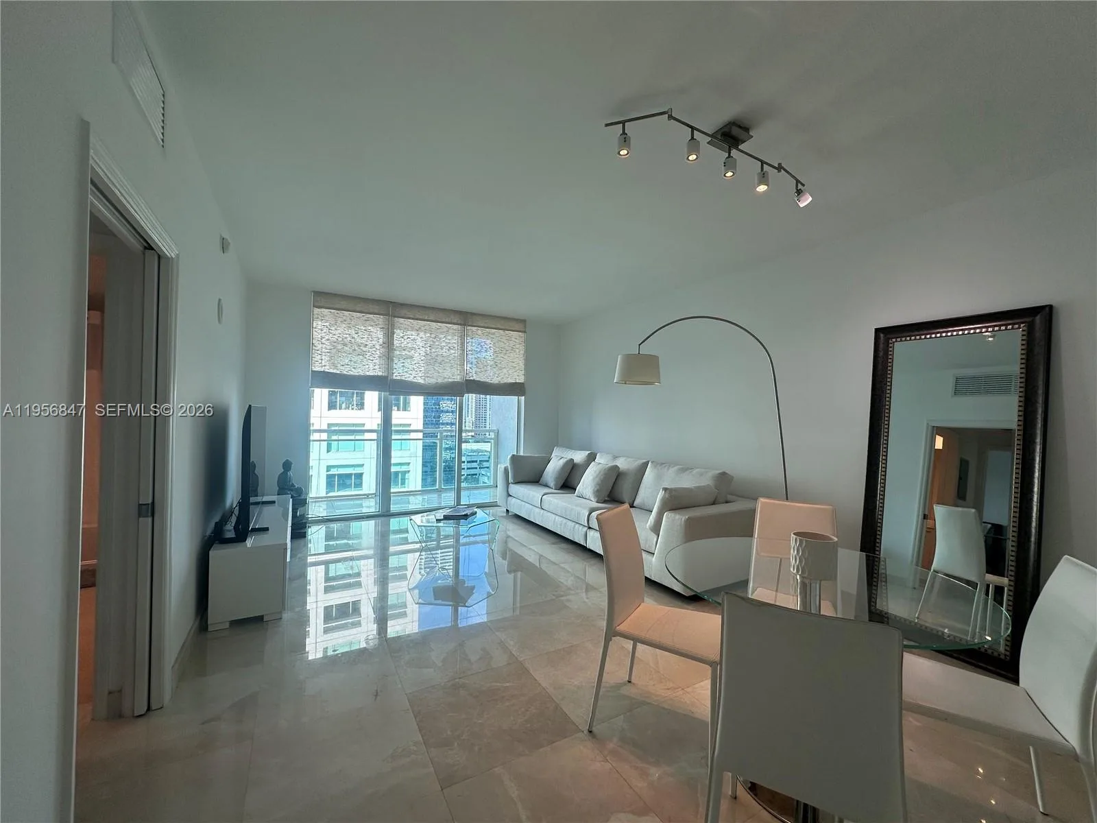 950 Brickell Bay Dr # 1402, Miami, FL 33131