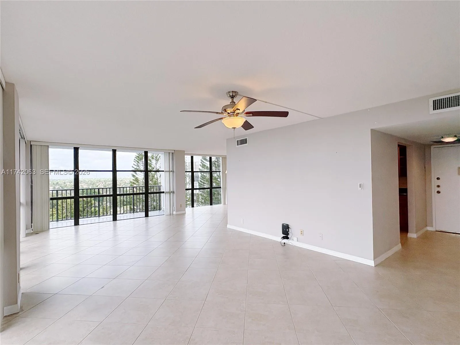 800 Parkview Dr # 909, Hallandale Beach, FL 33009 — zdjęcie 4