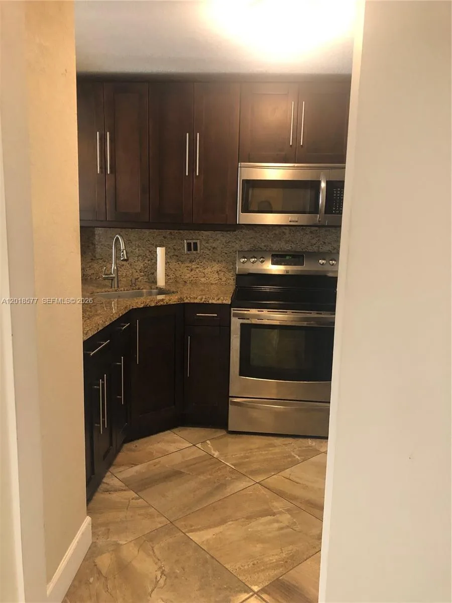 9350 Fontainebleau Blvd # 204, Miami, FL 33172 photo 12