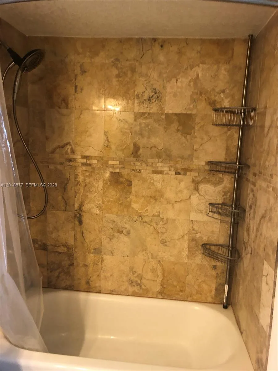 9350 Fontainebleau Blvd # 204, Miami, FL 33172 photo 5