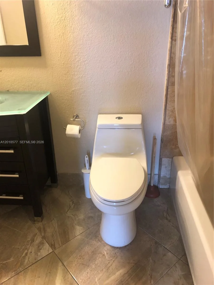 9350 Fontainebleau Blvd # 204, Miami, FL 33172 photo 7