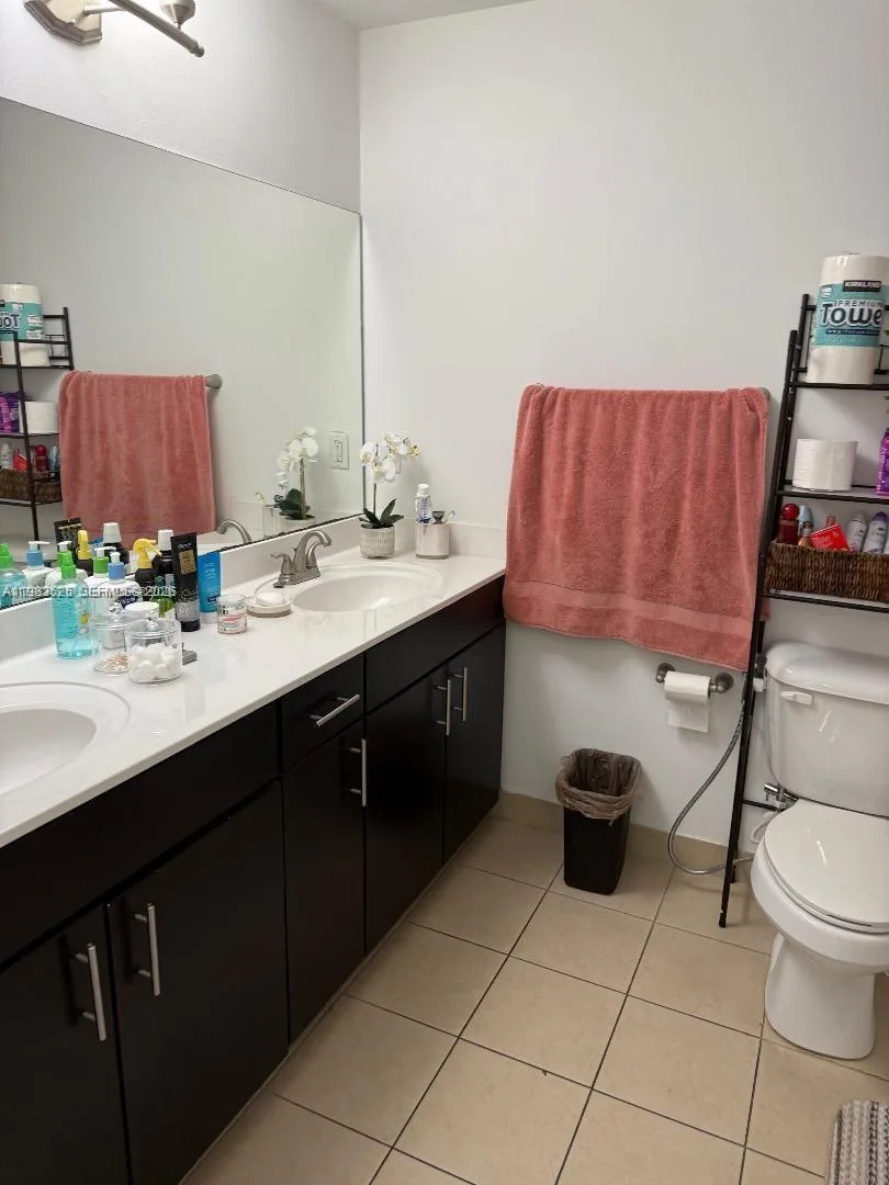 424 NE 194th Ter, Miami, FL 33179 photo 10