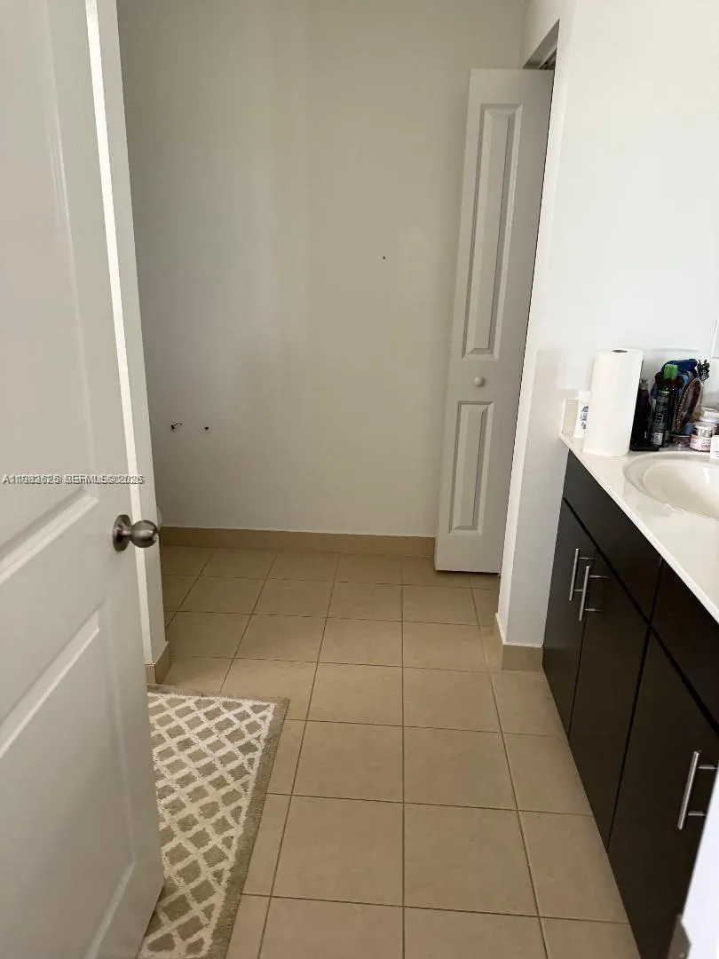 424 NE 194th Ter, Miami, FL 33179 photo 13