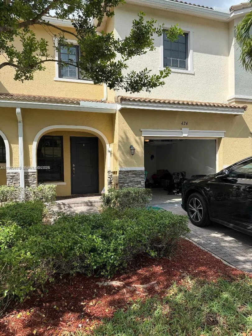 424 NE 194th Ter, Miami, FL 33179 photo 3
