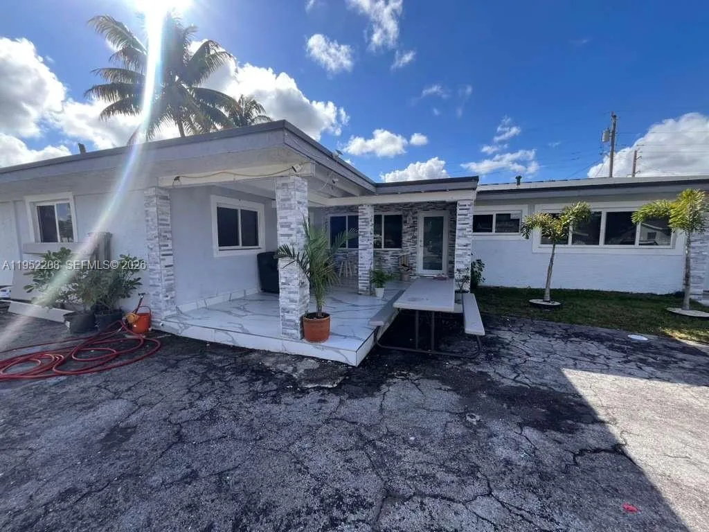 19700 NW 6th Pl, Miami Gardens, FL 33169 photo 5