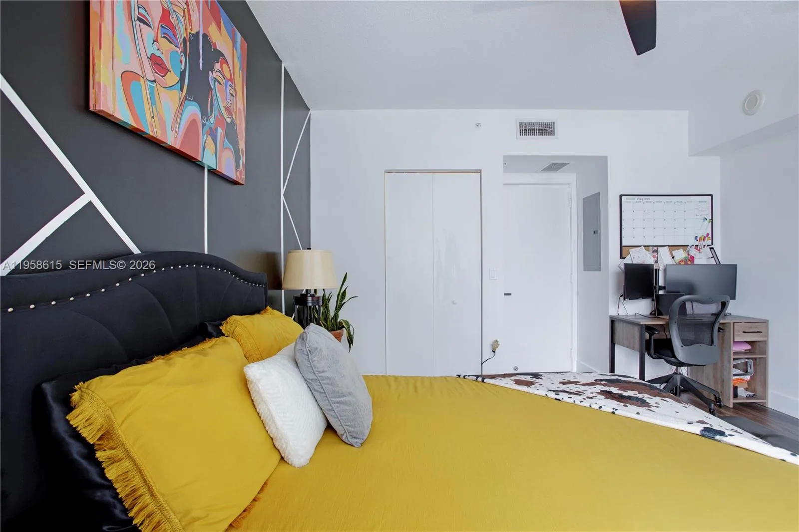 185 SW 7th St # 2514, Miami, FL 33130 photo 3