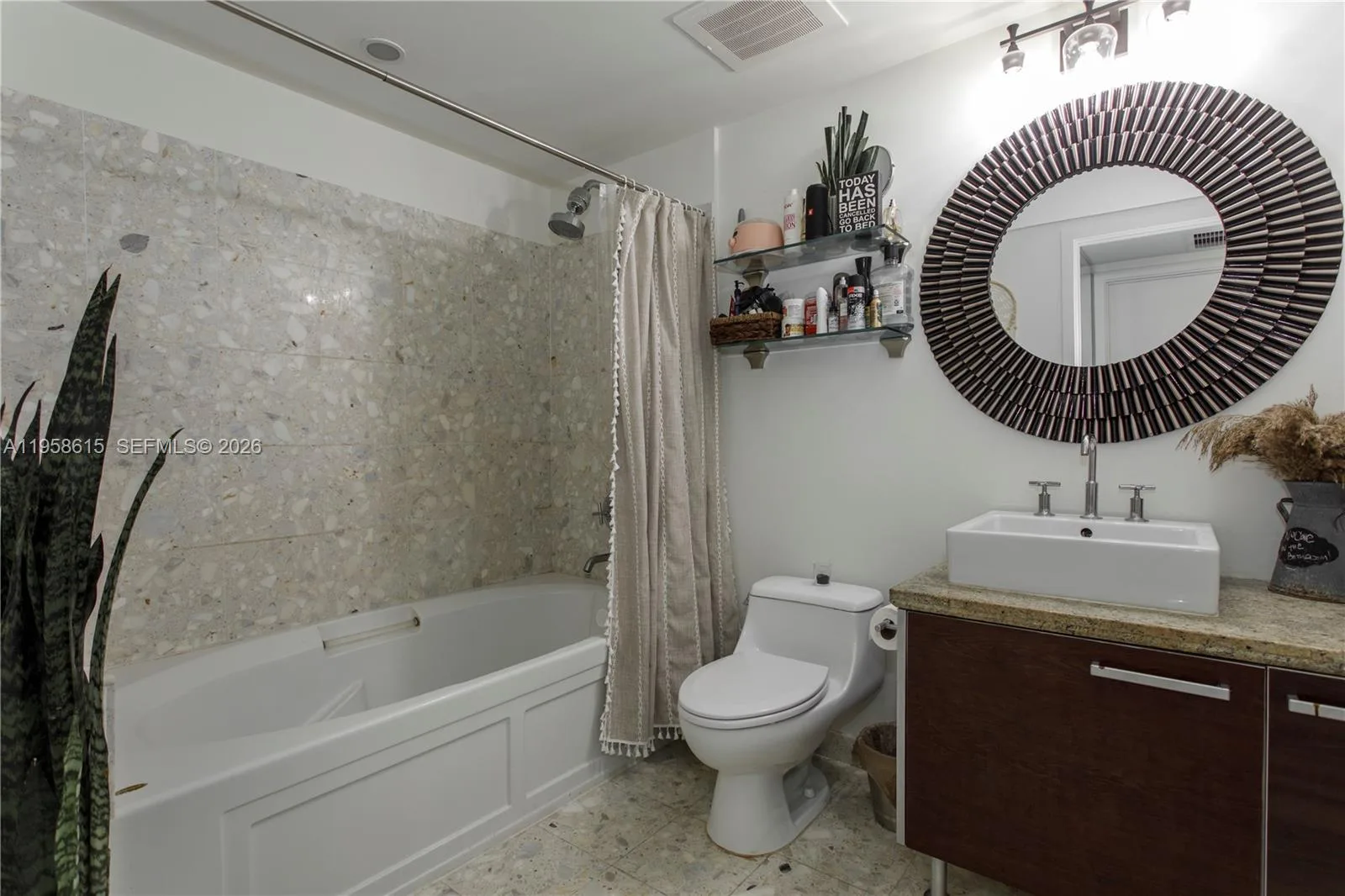 185 SW 7th St # 2514, Miami, FL 33130 photo 6