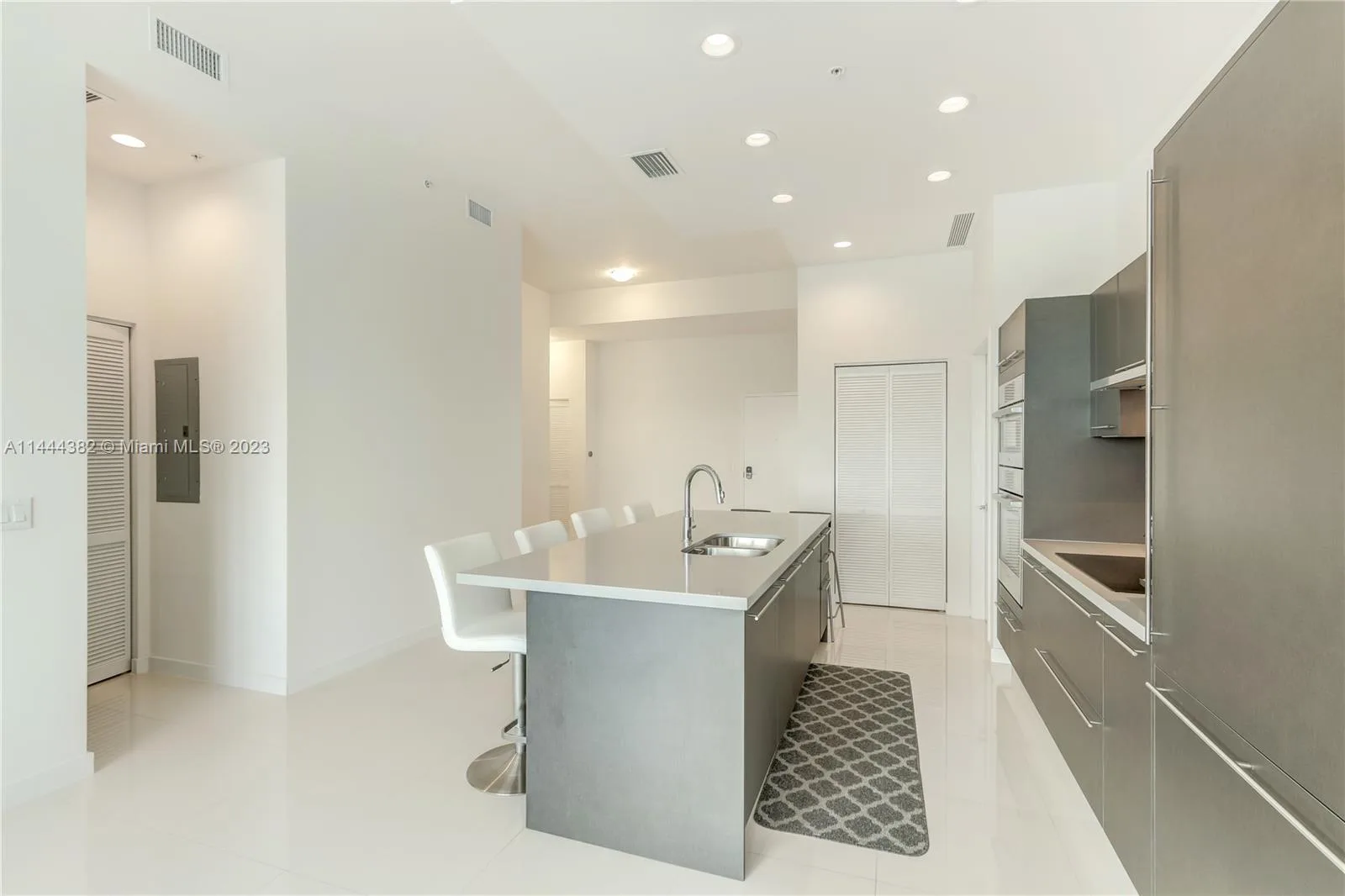 7825 NW 107th Ave # 816, Doral, FL 33178 photo 8