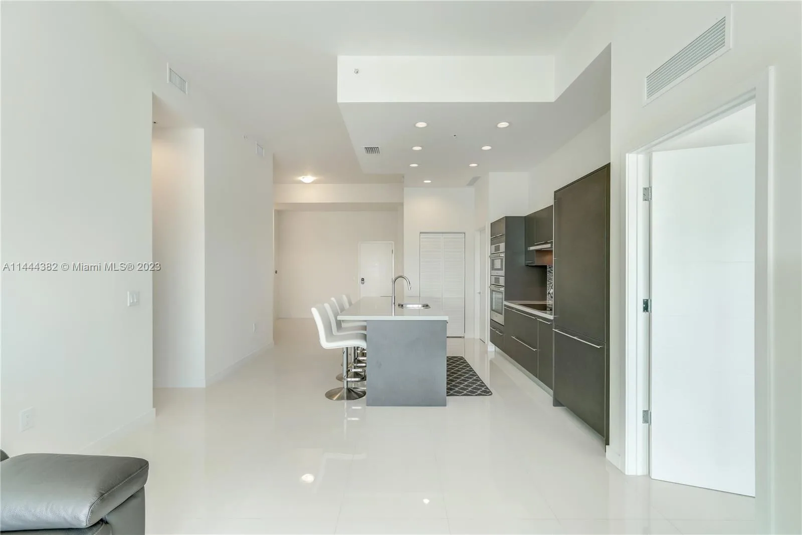 7825 NW 107th Ave # 816, Doral, FL 33178 photo 9