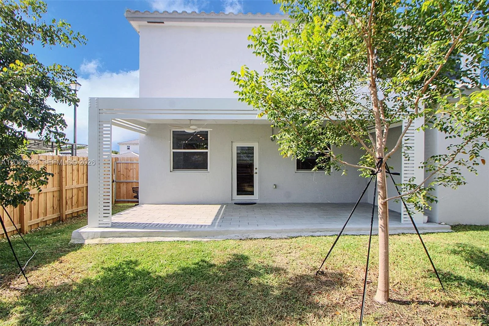 879 SE 26th Ter, Homestead, FL 33035 photo 7