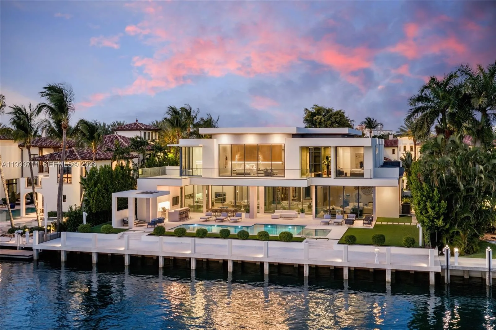 2560 Del Lago Dr, Fort Lauderdale, FL 33316