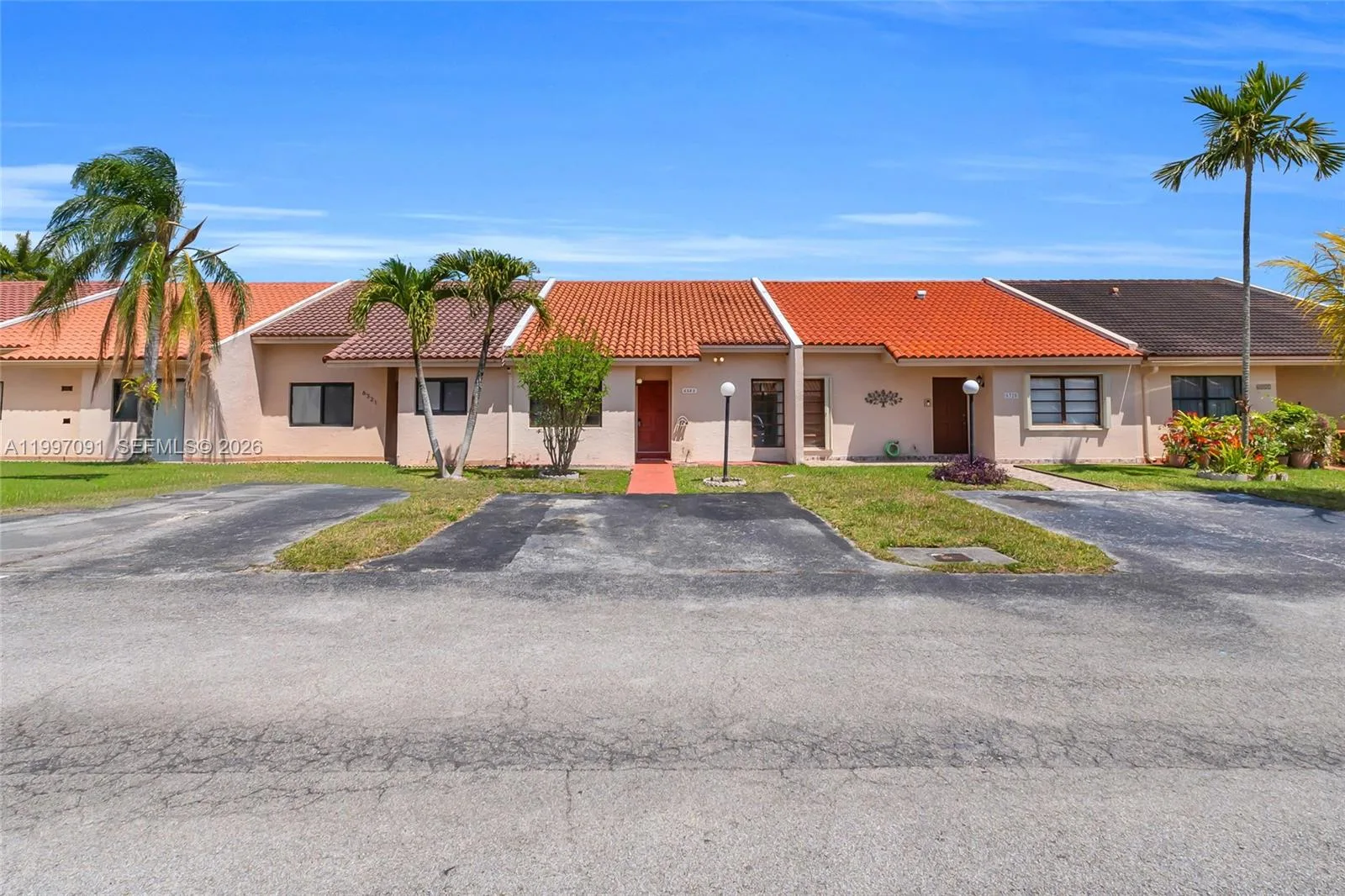 6323 SW 147th Place Cir, Miami, FL 33193 photo 2