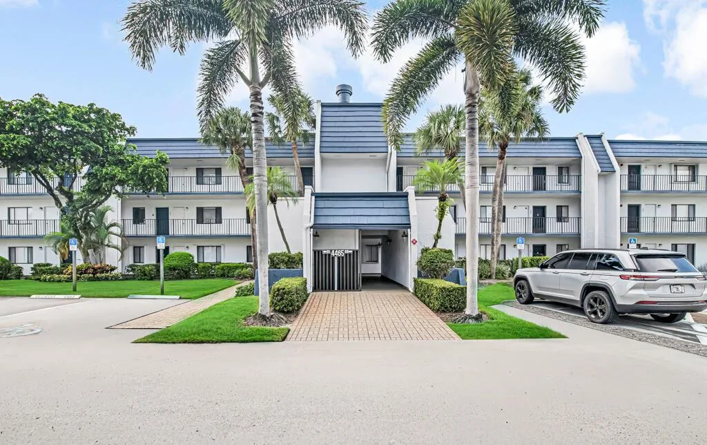 4465 Luxemburg Court # 108, Lake Worth, FL 33467