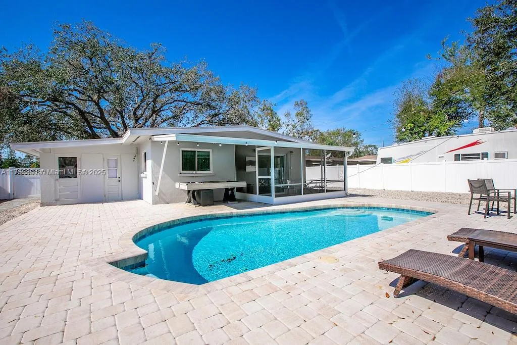 1800 Barstow Place, Sarasota, FL 34235