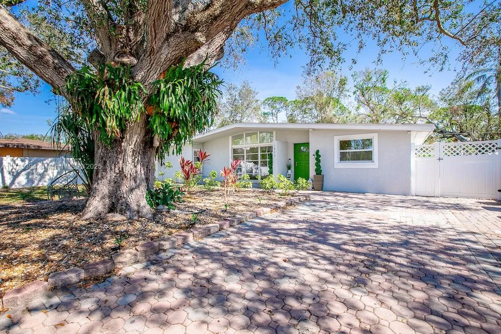 1800 Barstow Place, Sarasota, FL 34235 photo 2