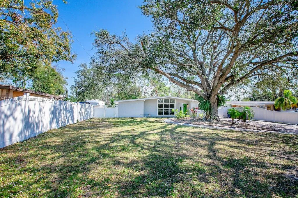 1800 Barstow Place, Sarasota, FL 34235 photo 3