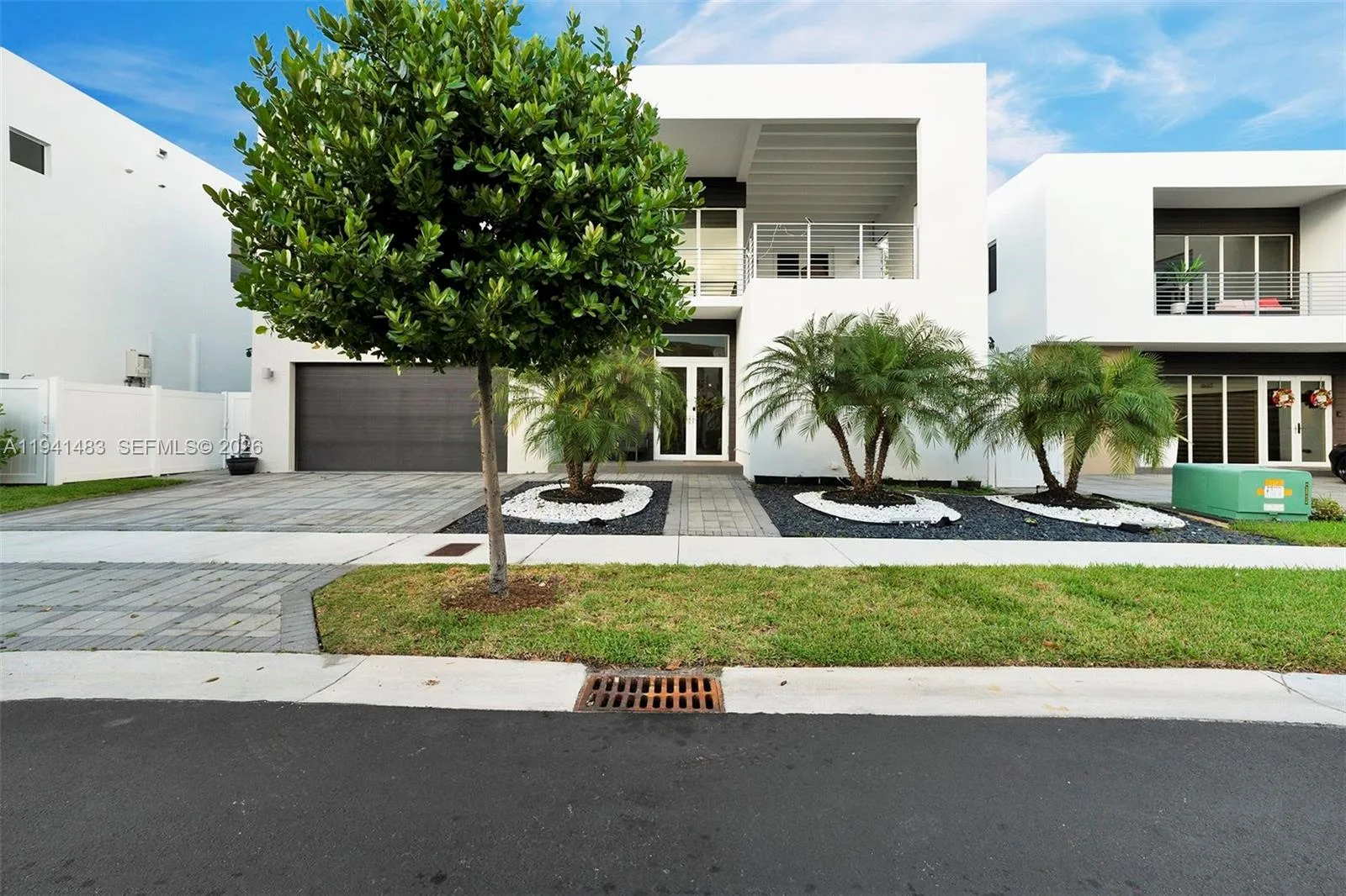 10055 NW 77th St, Doral, FL 33178 photo 2