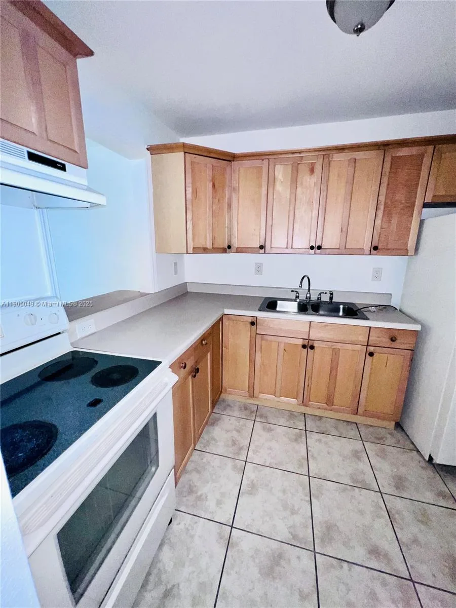 12290 NE 11th Ct # 305, North Miami, FL 33161 photo 4
