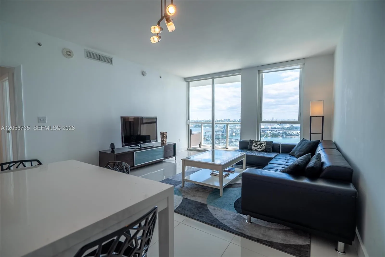 253 NE 2nd St # 2107, Miami, FL 33132 photo 2