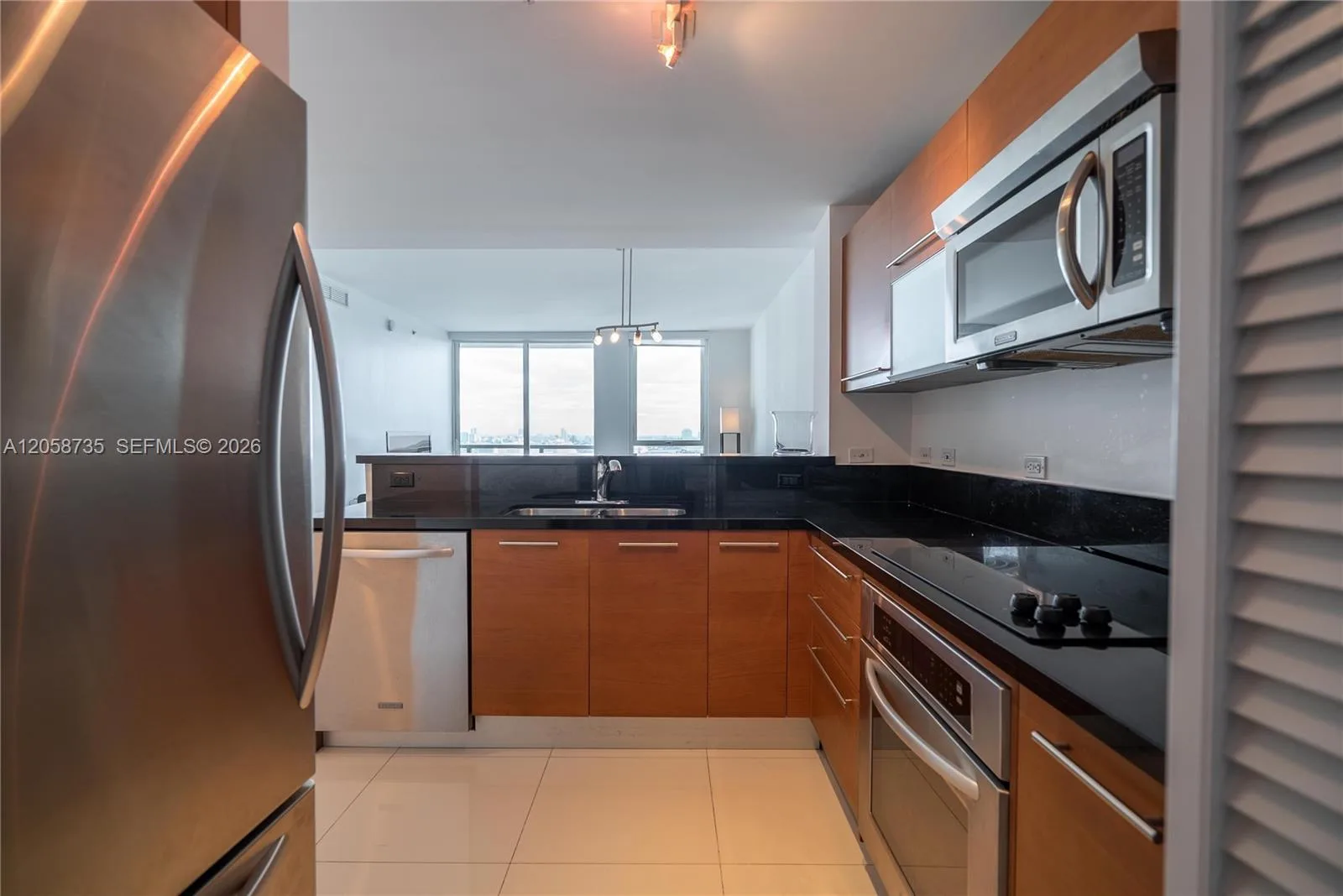 253 NE 2nd St # 2107, Miami, FL 33132 photo 4
