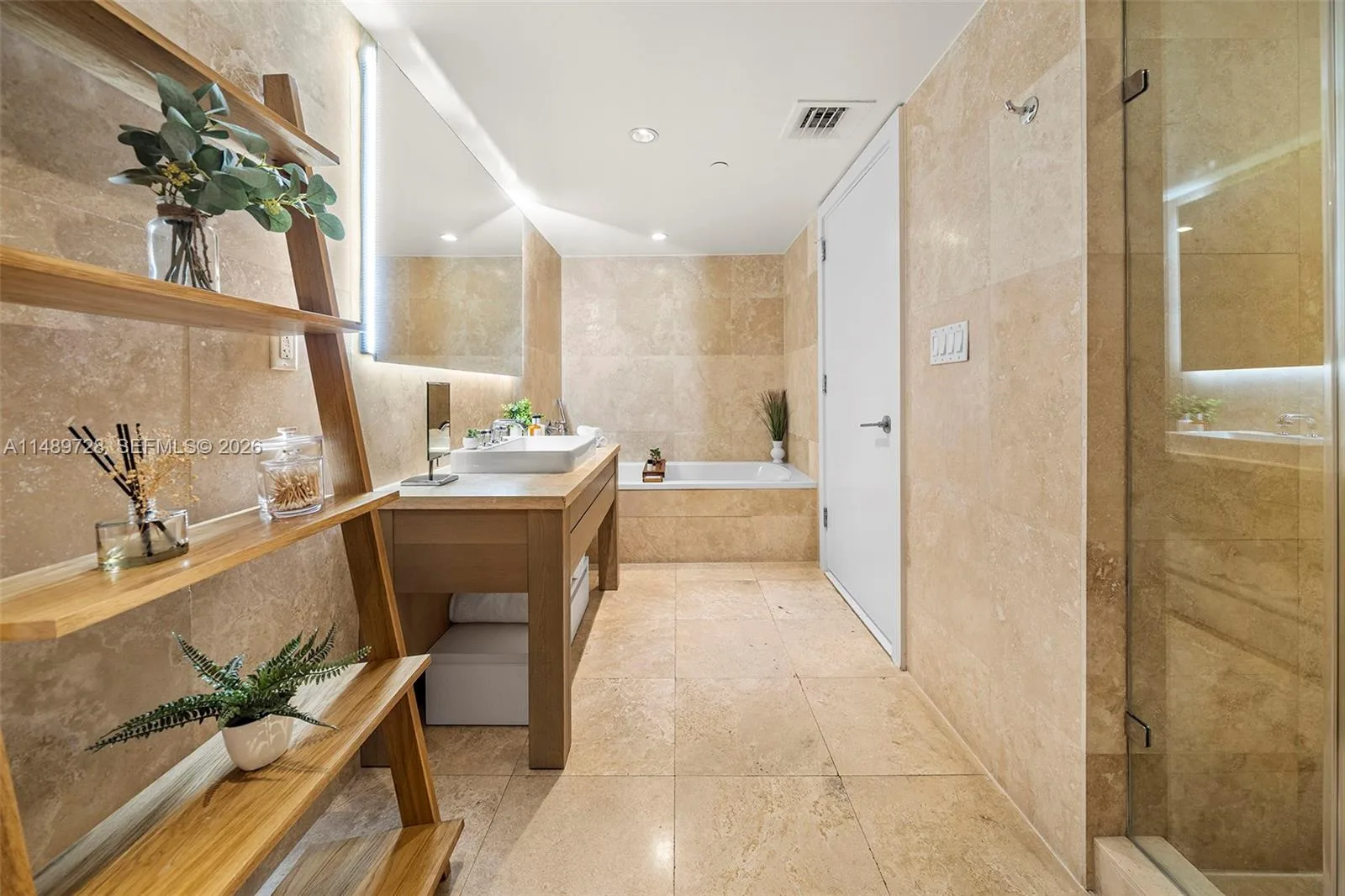 102 24th St # 1412, Miami Beach, FL 33139 photo 4