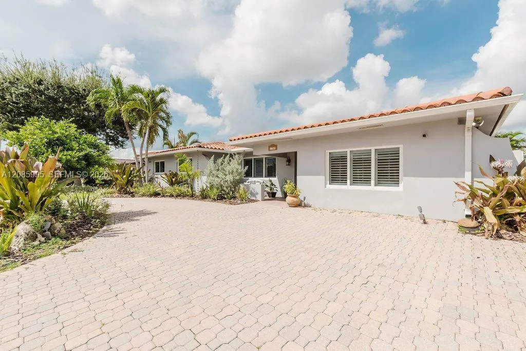 1732 SW 103rd Pl, Miami, FL 33165